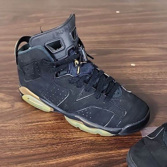 Air Jordan 6 Retro DMP GS "Defining Moment" Size 4 Youth Black And Gold - Picture 12 of 14